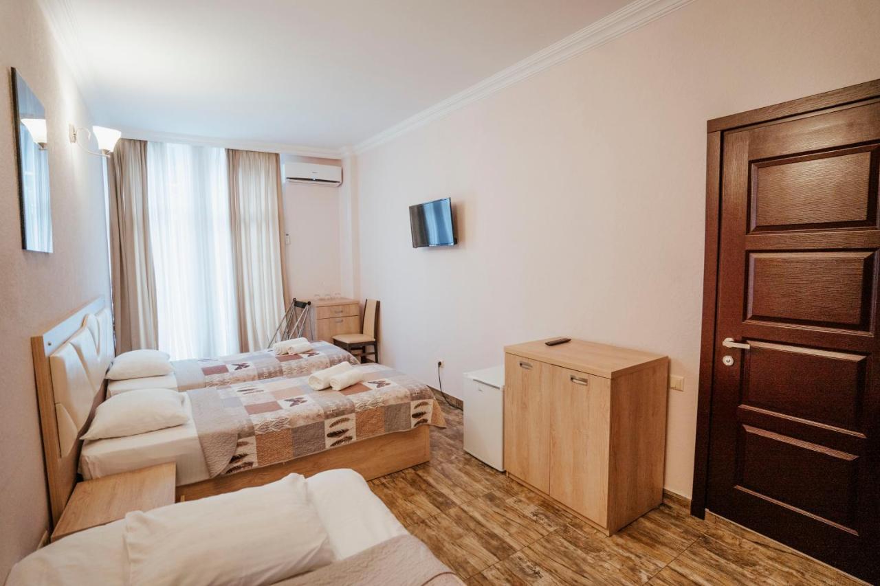Hotel General Batumi Exteriör bild