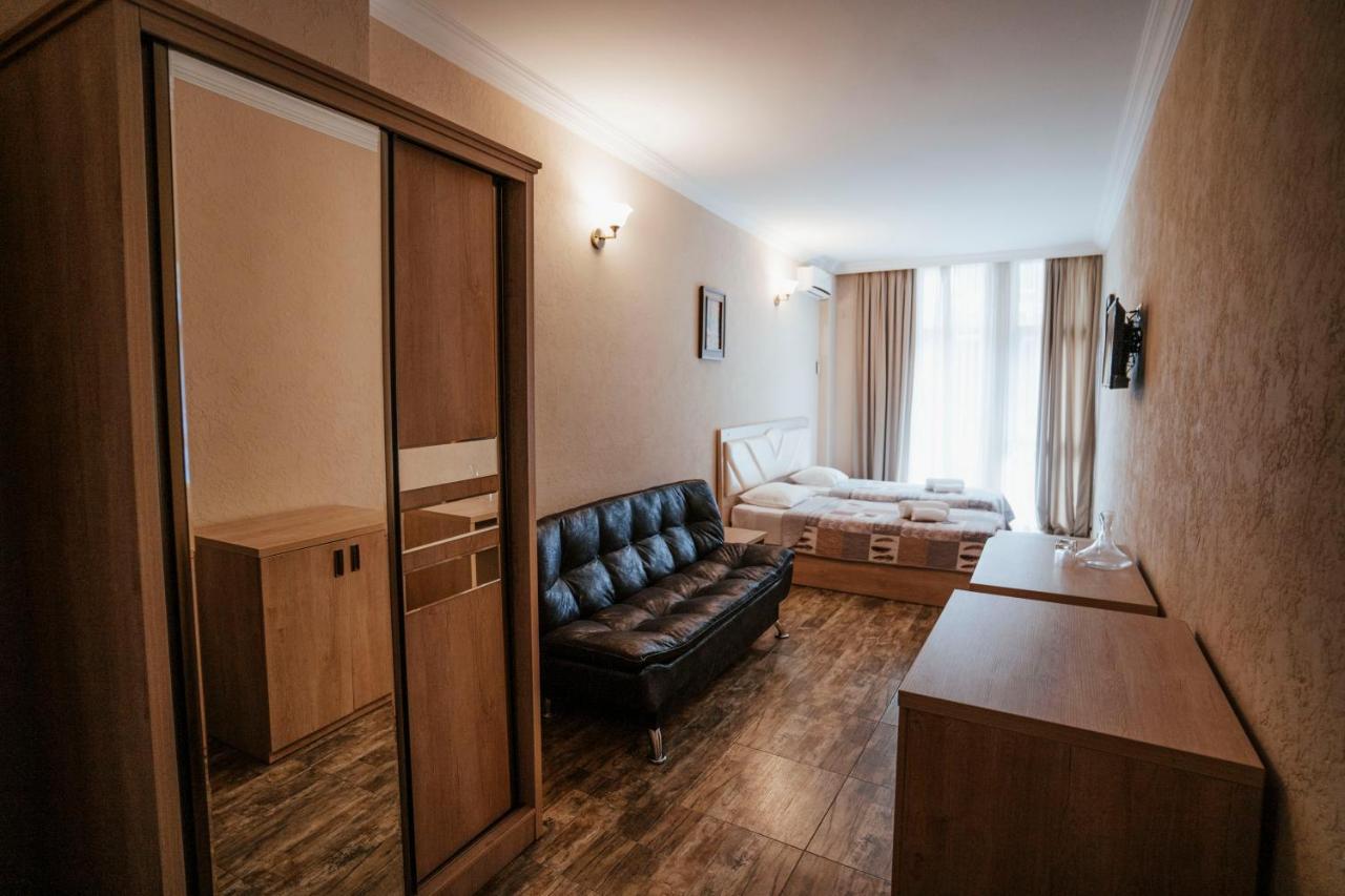 Hotel General Batumi Exteriör bild