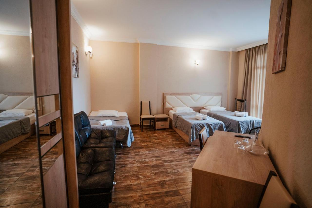 Hotel General Batumi Exteriör bild