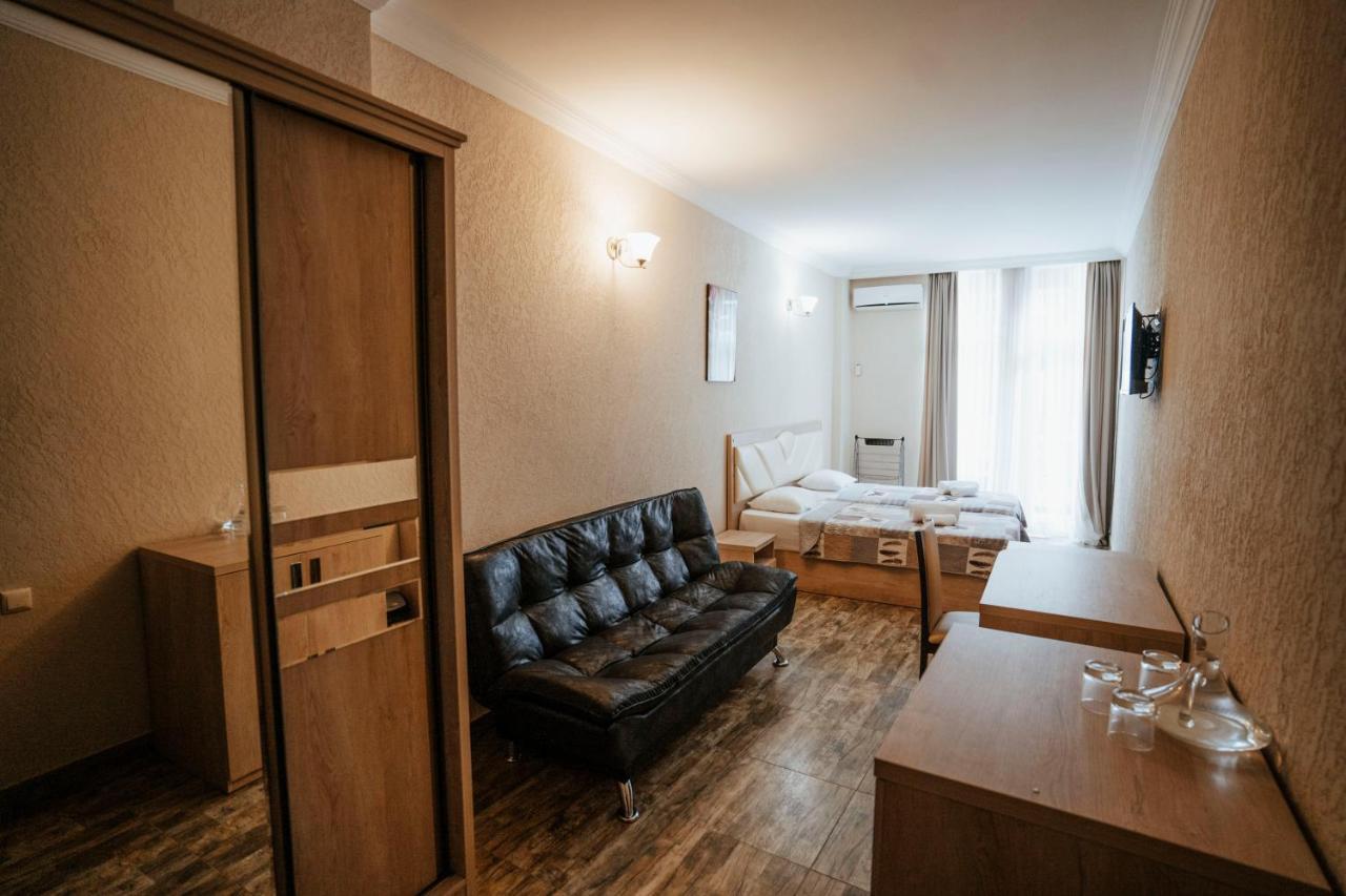 Hotel General Batumi Exteriör bild