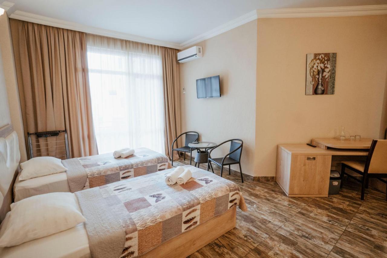 Hotel General Batumi Exteriör bild