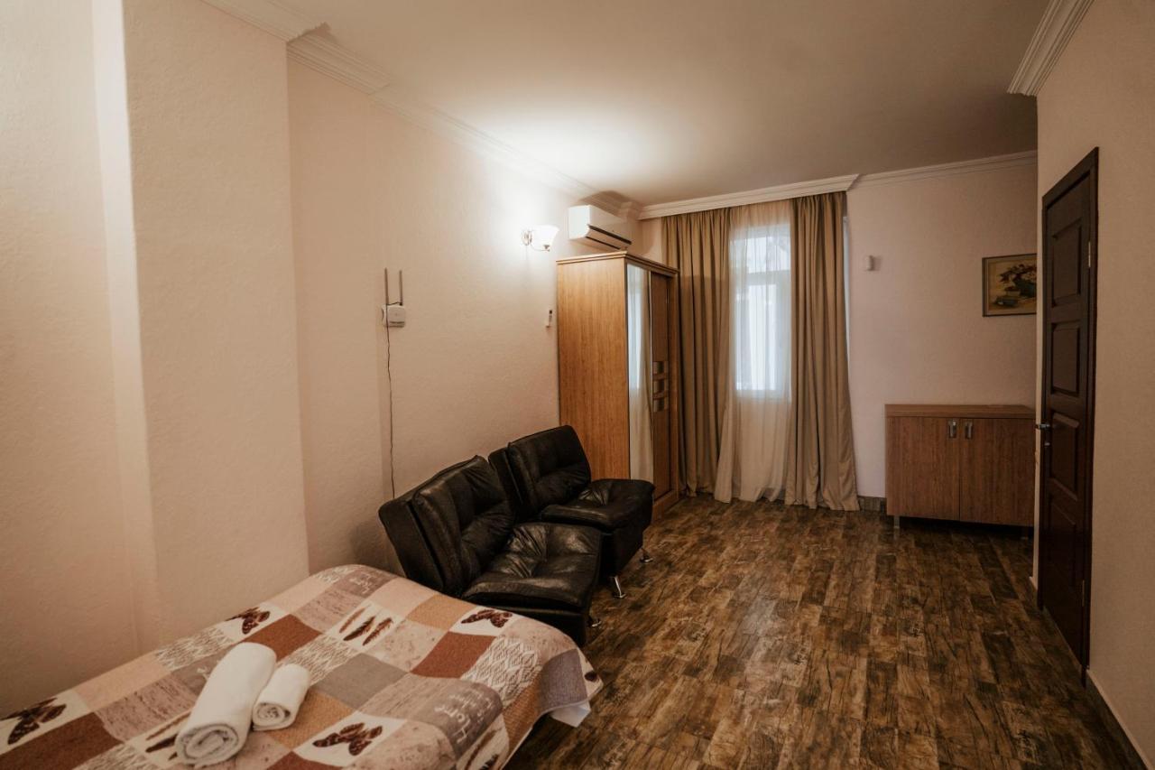 Hotel General Batumi Exteriör bild