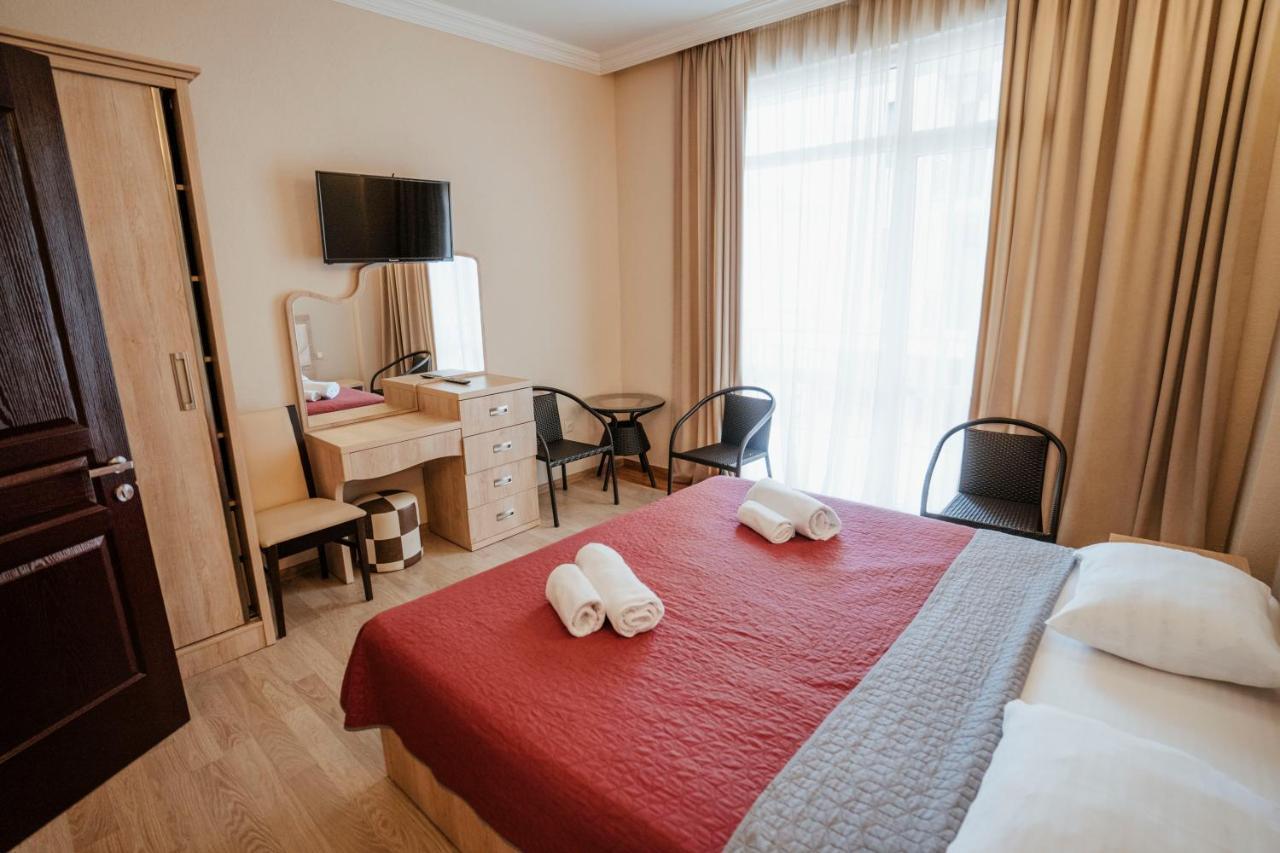 Hotel General Batumi Exteriör bild