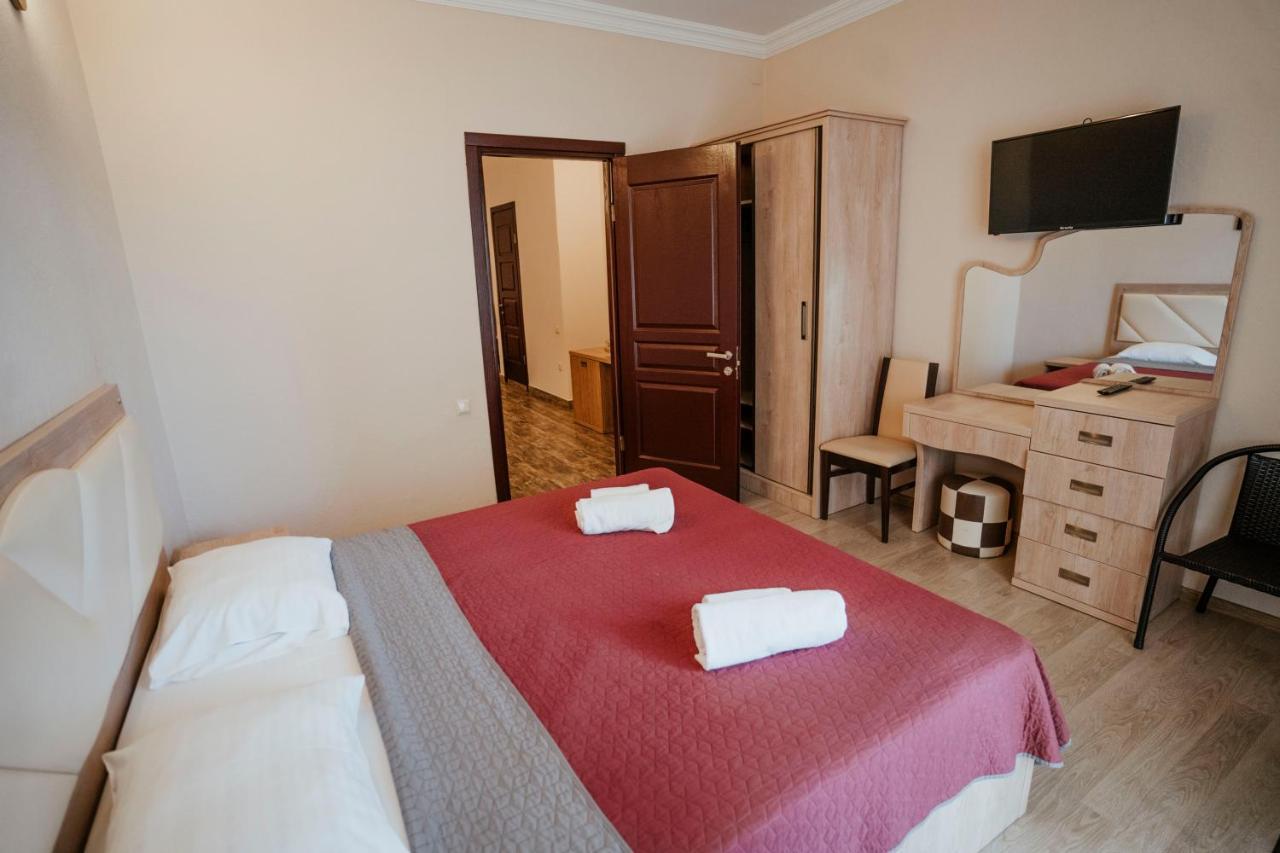 Hotel General Batumi Exteriör bild