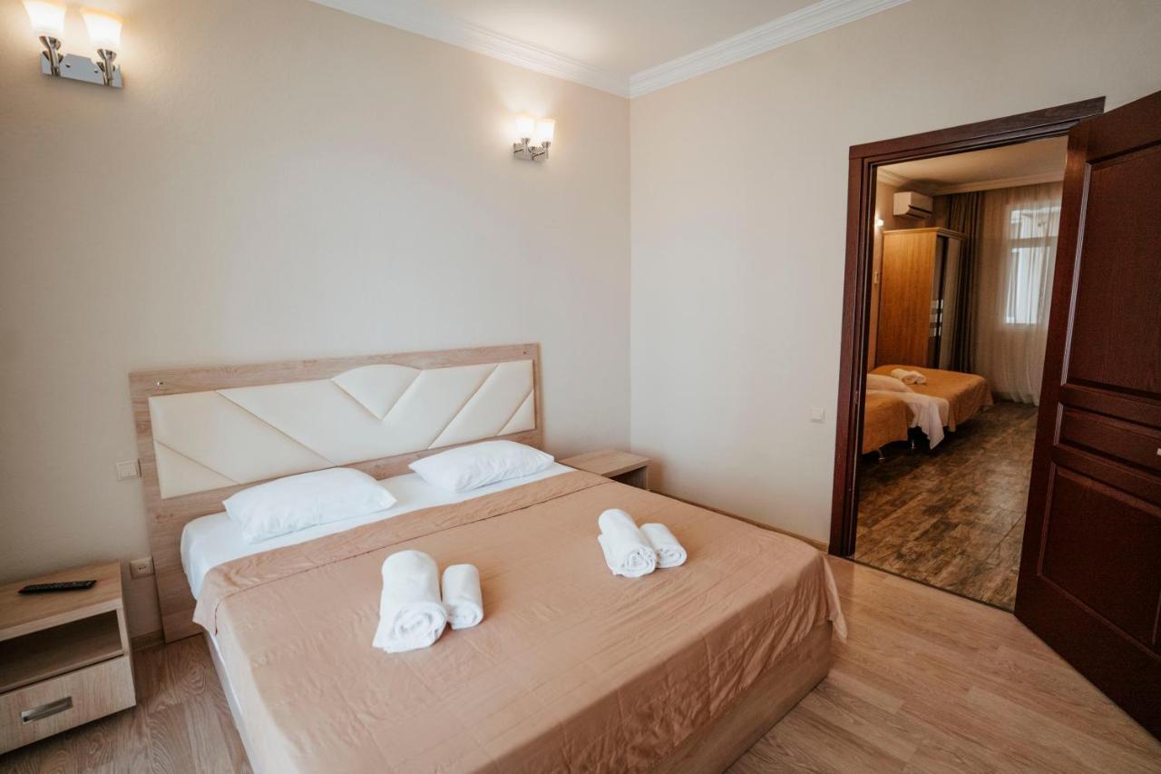 Hotel General Batumi Exteriör bild