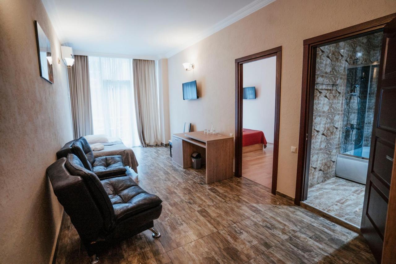 Hotel General Batumi Exteriör bild