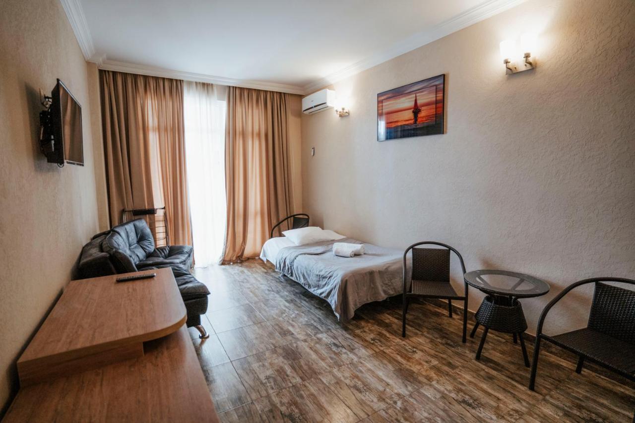 Hotel General Batumi Exteriör bild