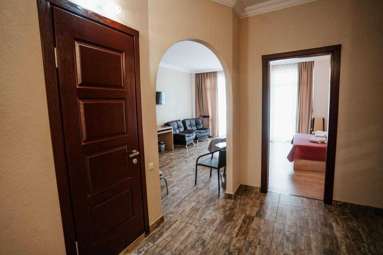 Hotel General Batumi Exteriör bild